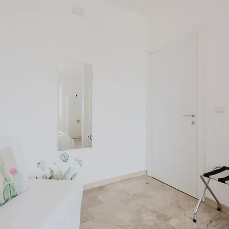 Bed and Breakfast La Finestra Sul Porto 3*