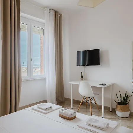 La Finestra Sul Porto Bed and Breakfast 3*